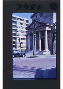 1970-@-4-photos-de-leglise-en-1970-Bercy-NDNativite-BHVP-2-DP-012-1346-02-1970.pdf