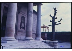 1970-@-6-photos-de-leglise-en-1970-Bercy-NDNativite-BHVP-2-DP-012-1346-01-1970.pdf