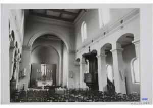 1980-@-Photo-du-choeur-avec-son-banc-doeuvre-en-1980-Bercy-NDNativite-MPP-SDIP-D-1-75-194-4.pdf